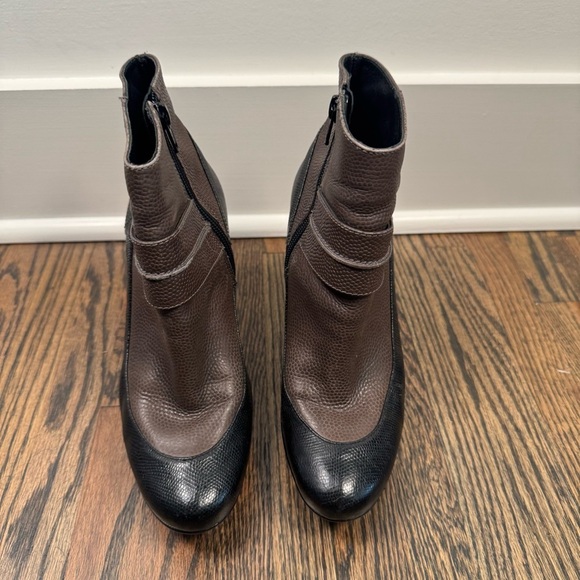 BCBGMaxAzria heeled leather ankle boots size 37.5/7.5 - Picture 2 of 8